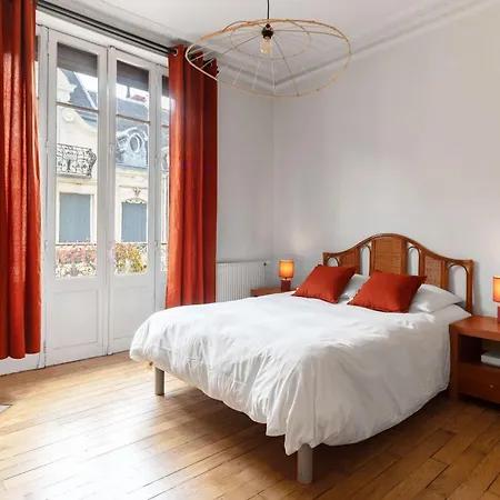 Andre Therese, Calme Belle Epoque 아파트 *